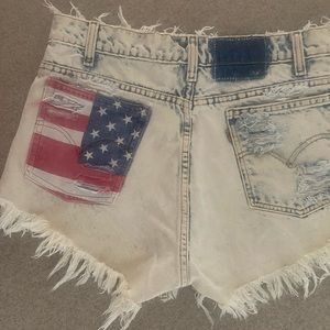 American Vintage Women’s size 32 Levi’s Cutoffs